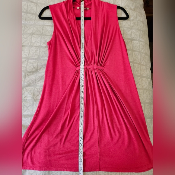 V neck sleeveless tunic top in beautiful raspberry color, size M - Picture 6 of 6